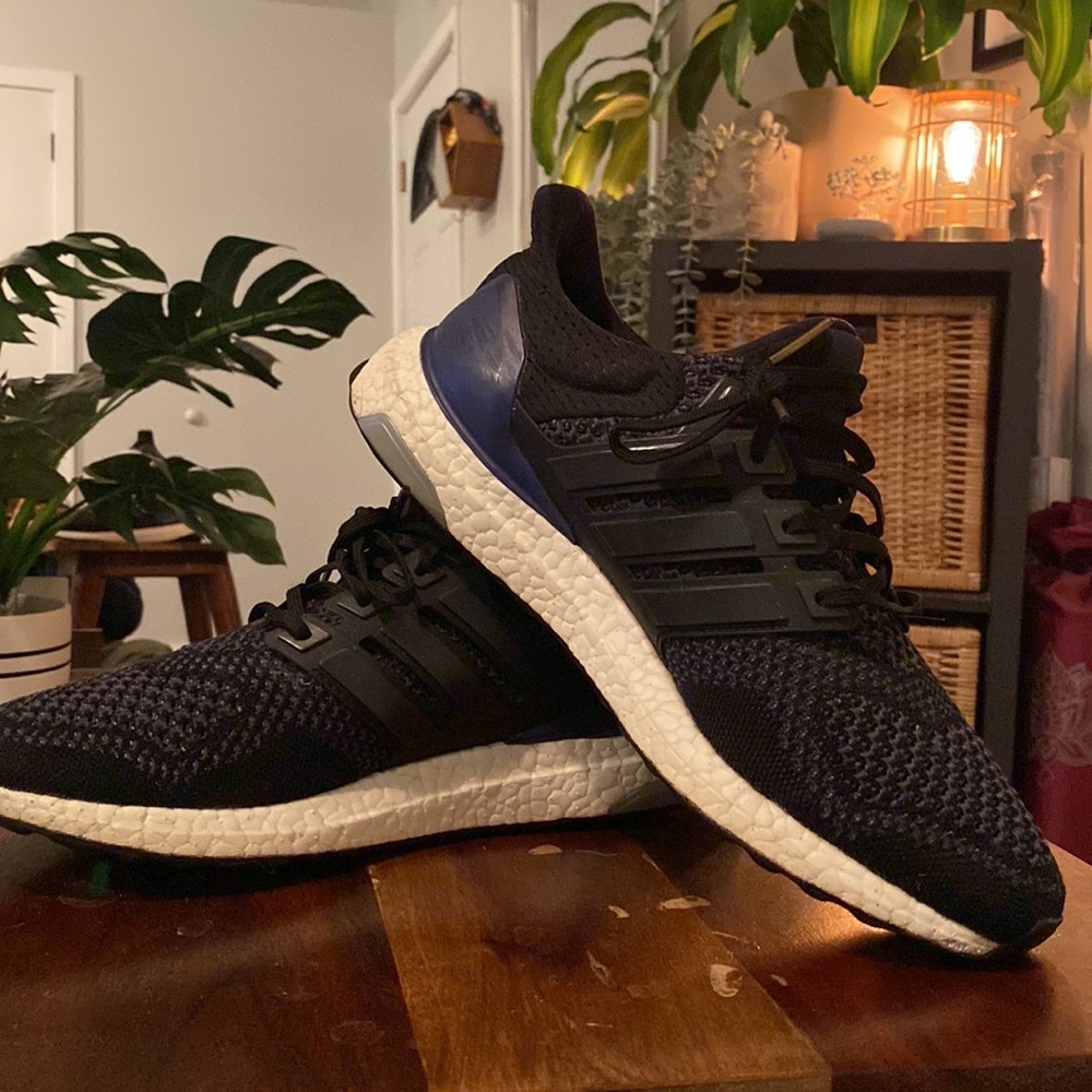 Adidas ultraboost shoes sneakers size 9 - Picture 2 of 8